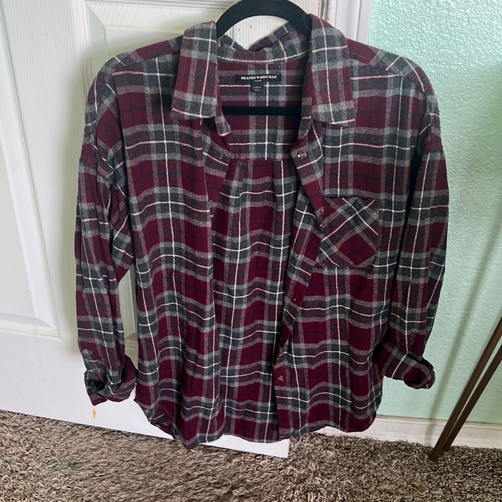 Selling this flannel from Brandy Melville. It is one size and is oversized.